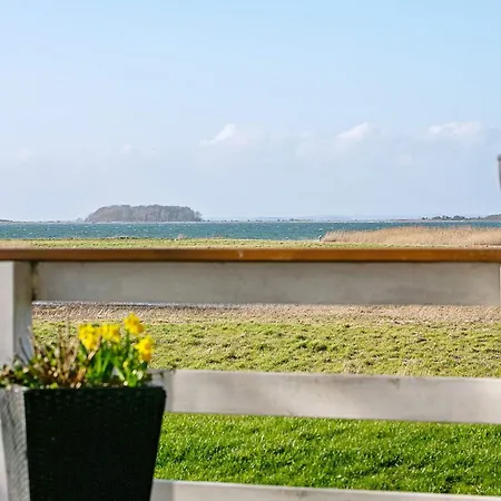 Secluded Retreat By Water - By Traum Semesterbostad