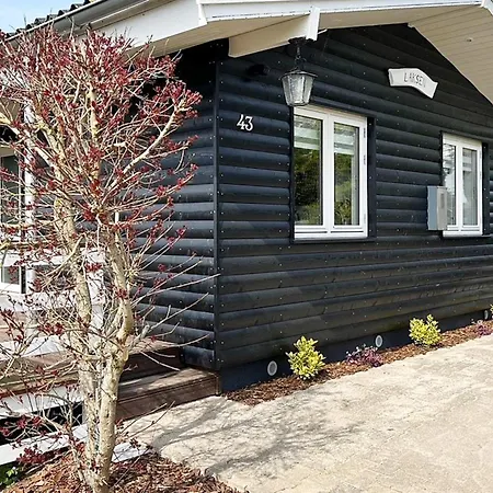 Semesterbostad Secluded Retreat By Water - By Traum *