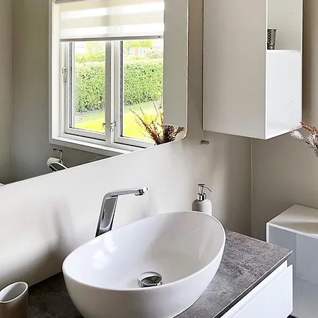 Secluded Retreat By Water - By Traum Semesterbostad Bøjden