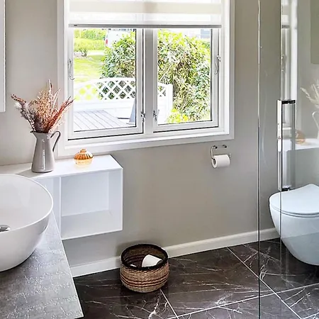 Semesterbostad Secluded Retreat By Water - By Traum *